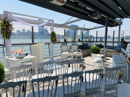Eau Lounge