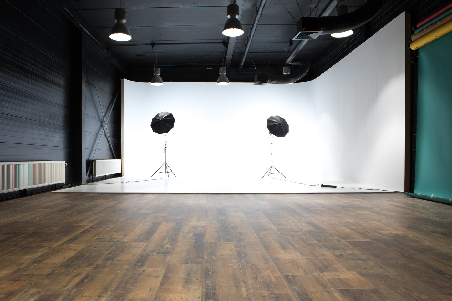 Studio plain